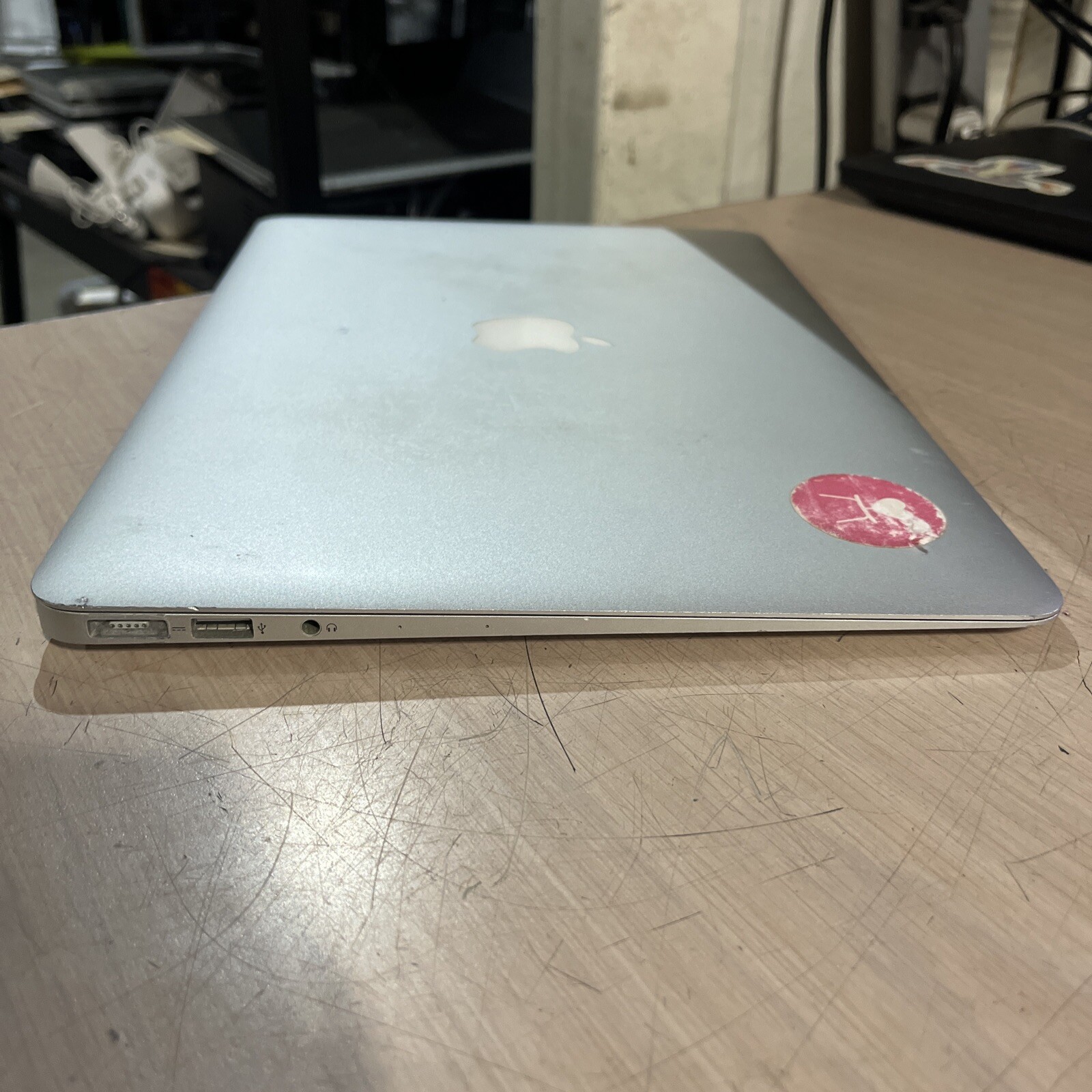 APPLE MACBOOK AIR 13″ MID-2013 CORE I5-4250U 1.3GHZ 4GB RAM
