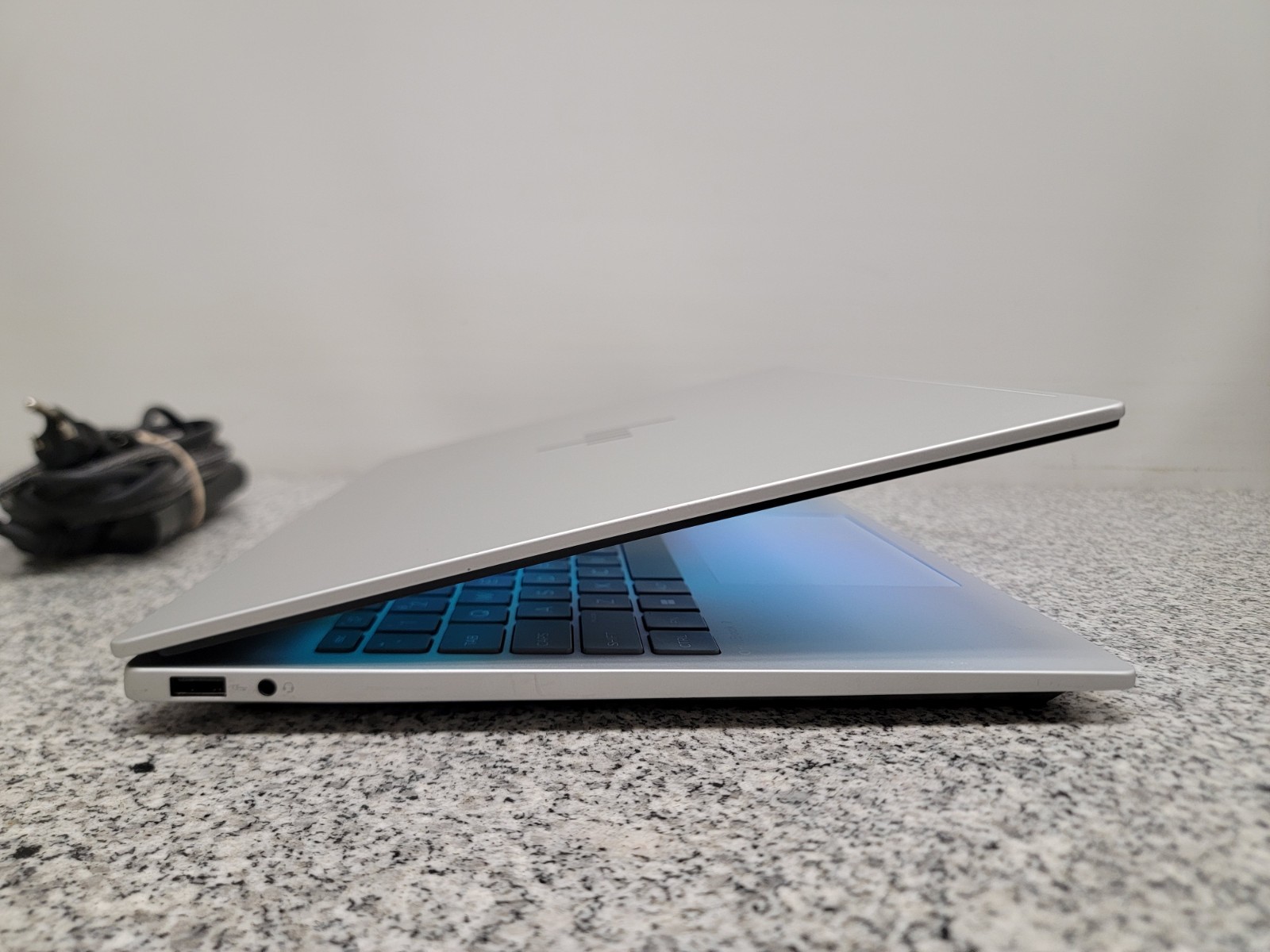HP OMNIBOOK 7 Laptop 16-az0097nr Intel Core 9 270H OLED 32GB RAM 2TB SSD