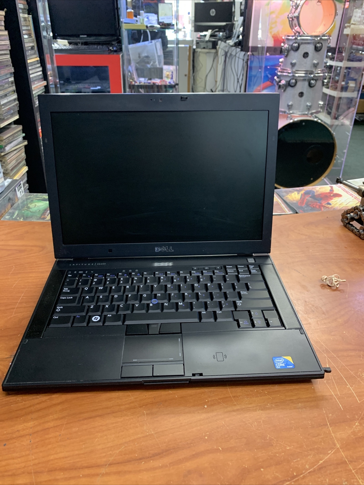 Dell Latitude E6400; core 2 duo P8700 @ 2.53 GHz; 4GB RAM/2500GB HDD/DVD-RW see