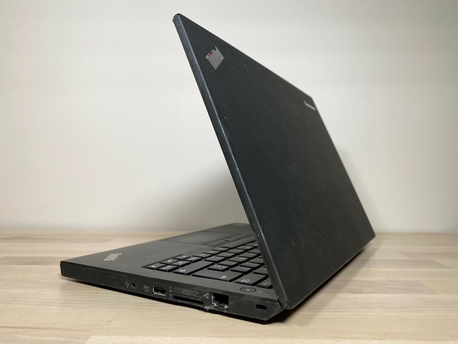 Lenovo ThinkPad X250 Intel i5-5300U 2.30Ghz 8GB RAM 500GB HDD Windows 10 PRO