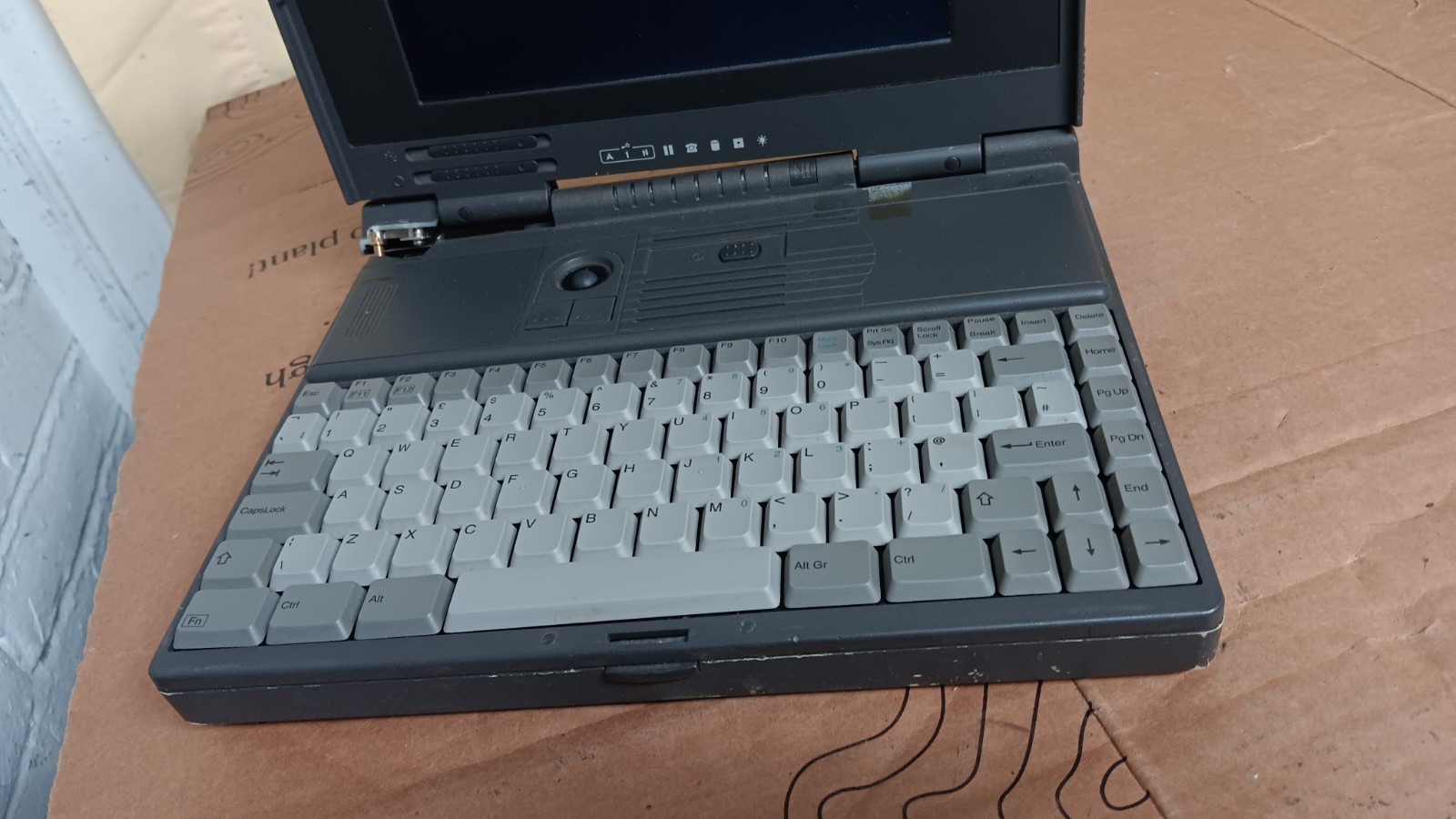 Vintage 1992 Twinhead SlimNote 486/33 Laptop Intel 486DX @ 33MHz processor Parts