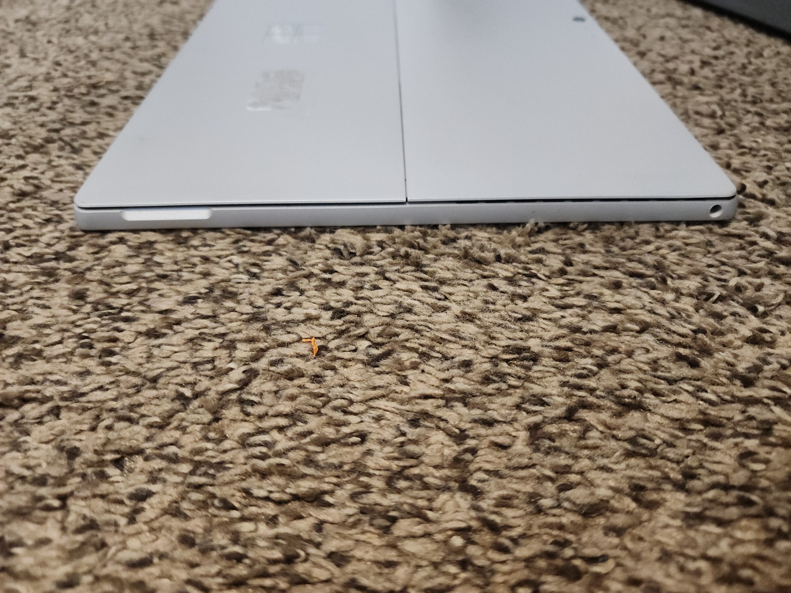 CRAiCKED SCREEN-TOUCH STILL WORKS-MISSING F7 KEY- Surface Pro 5 -WINDOWS 11