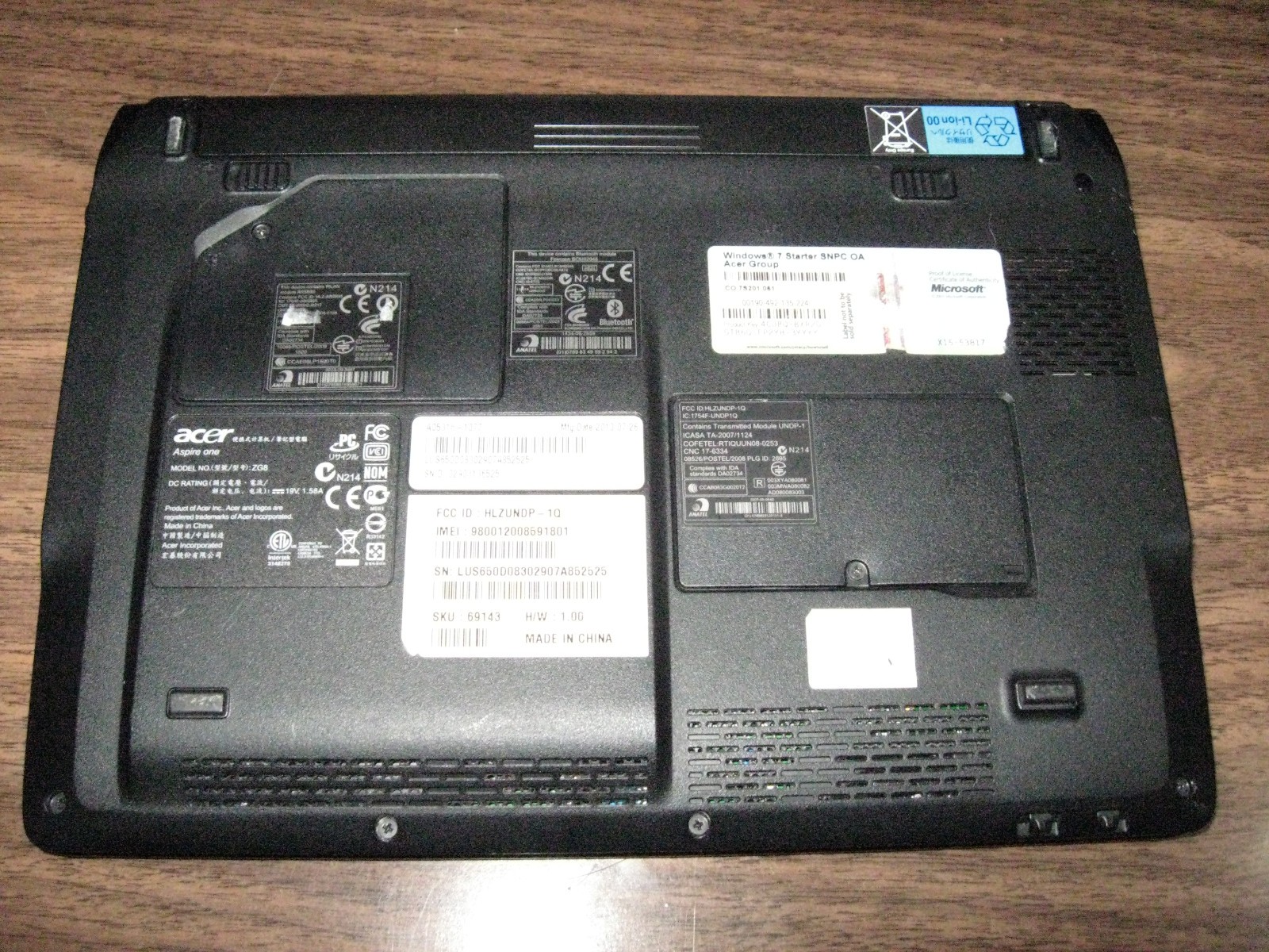 Acer Aspire One 531h Netbook Computer w/ AC Adapter