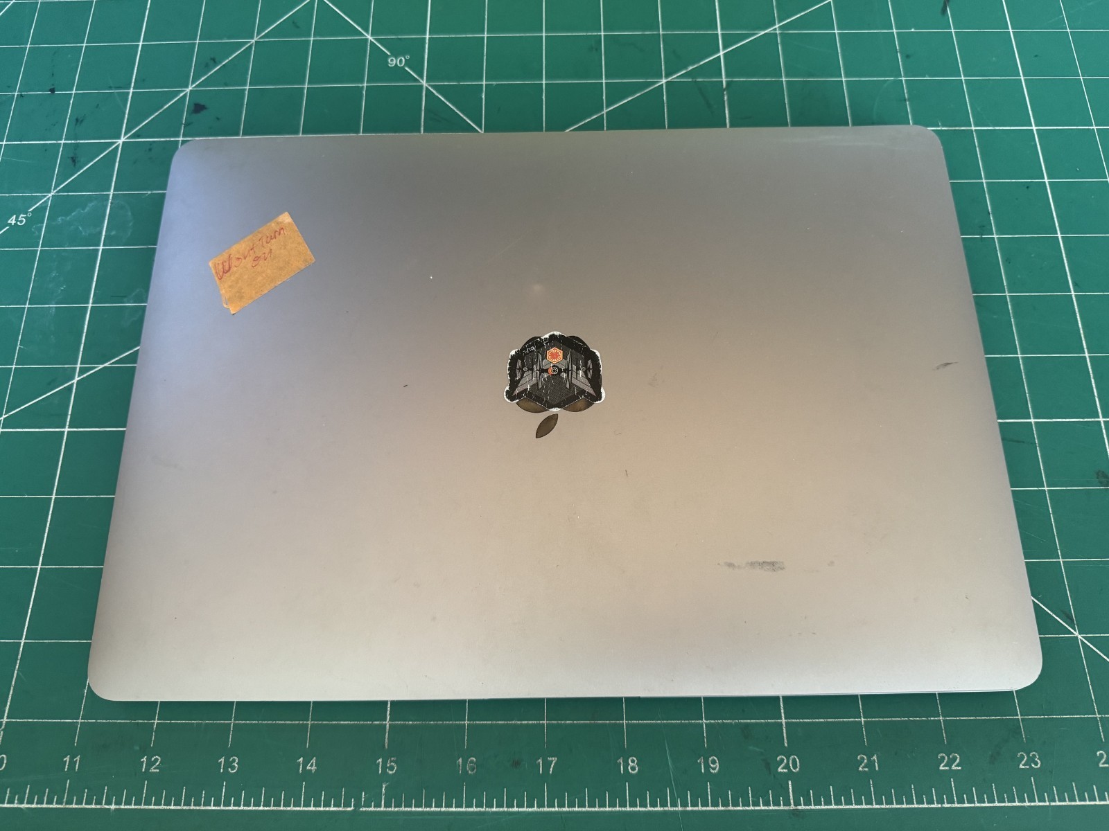 APPLE MACBOOK PRO A1989 WON’T TURN ON FOR PARTS AS-IS SEE PHOTOS