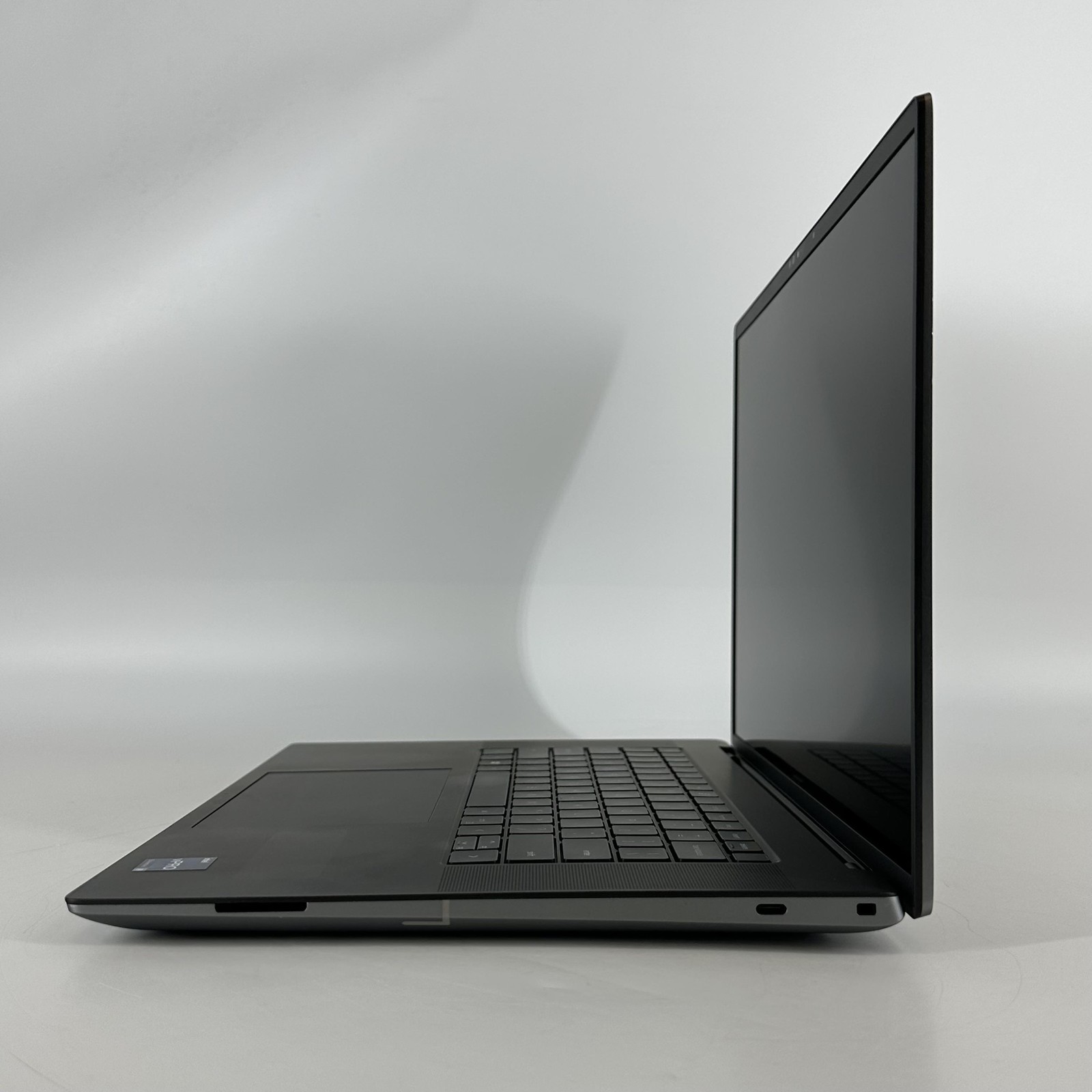 Dell Precision 5680 16 FHD+ 2.6GHz i9-13900H 64GB 1TB RTX 2000 Ada Bad Camera