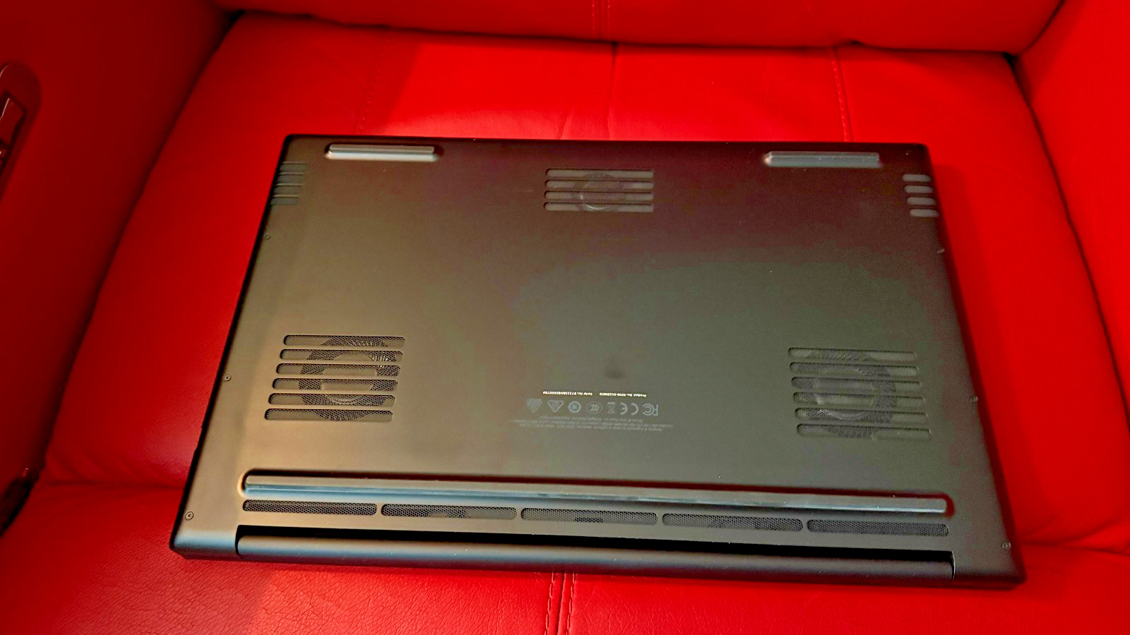 Razer Blade 17 2.4 GHz i7 16GB 1TB SSD RTX 3070 Ti Excellent