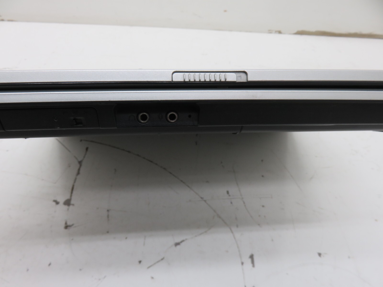 Toshiba Satellite A85-S107 Laptop Intel Celeron M 256MB Ram No HDD, Bad Battery