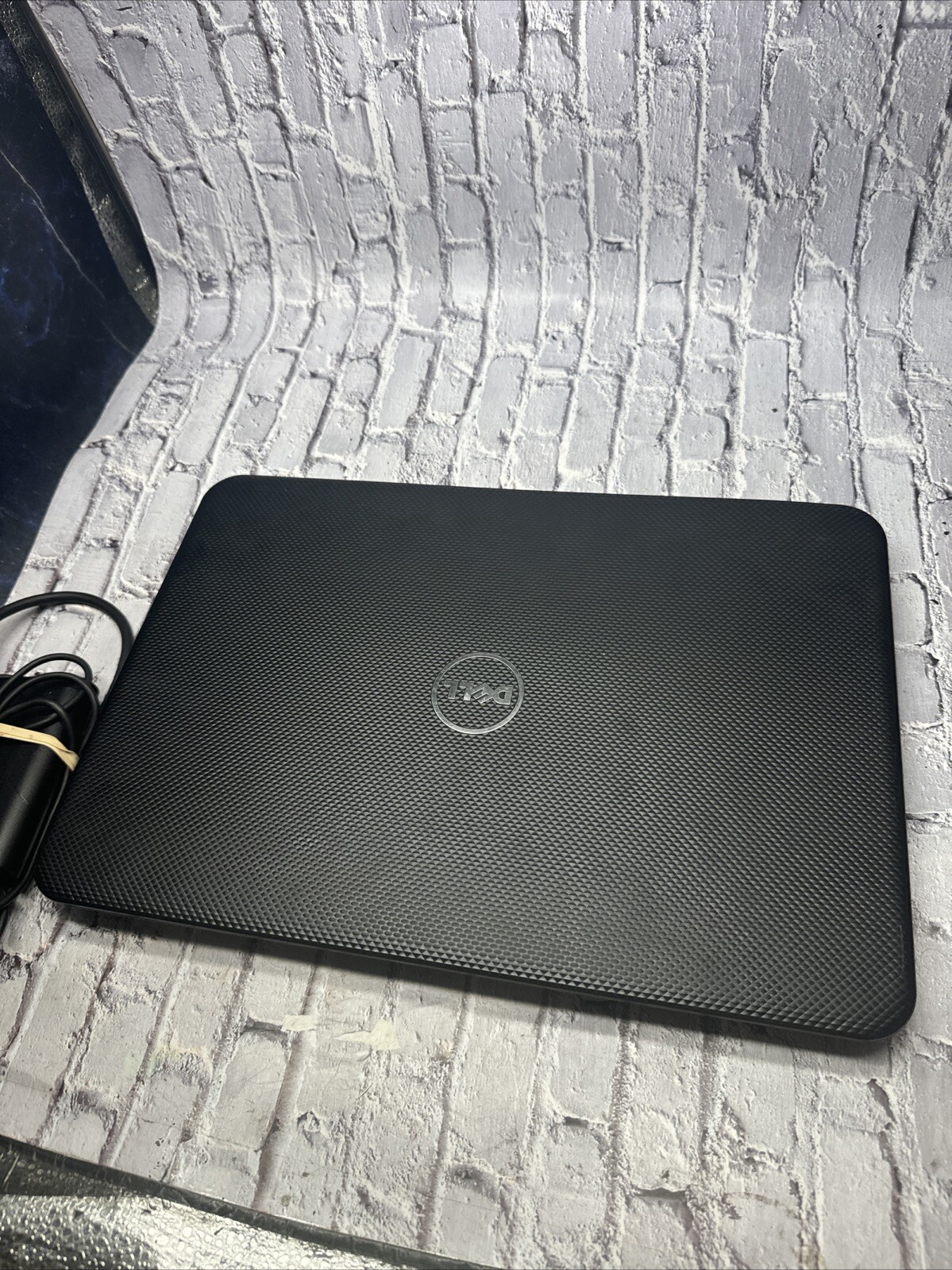 Dell PJ8GD Inspiron 15 w/ Power Adapter + Intel i3 1.80GHz 4GB Ram 240 gB