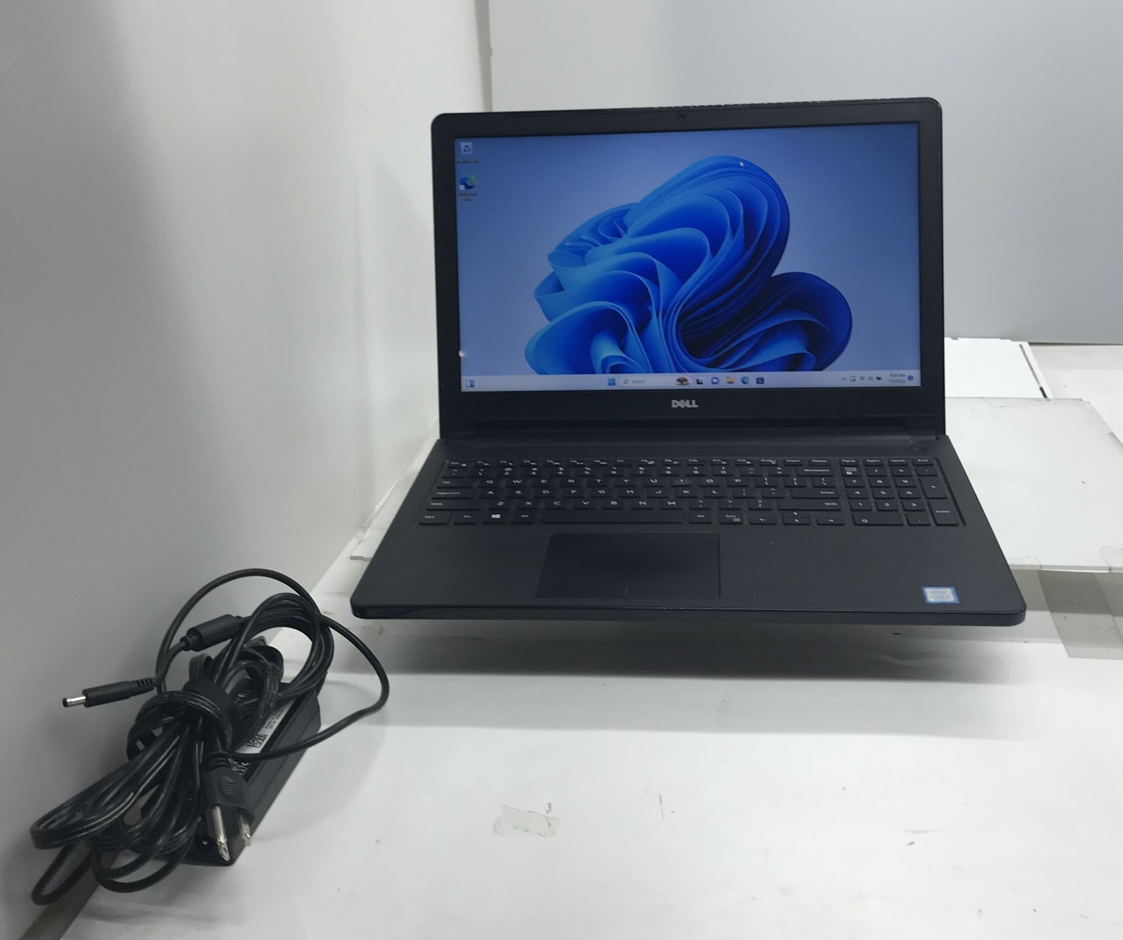 DELL INSPIRON 5566 i7-7500U@2.70GHZ 8GB RAM 240GB SATA SSDS W11 PRO W/AC *READ