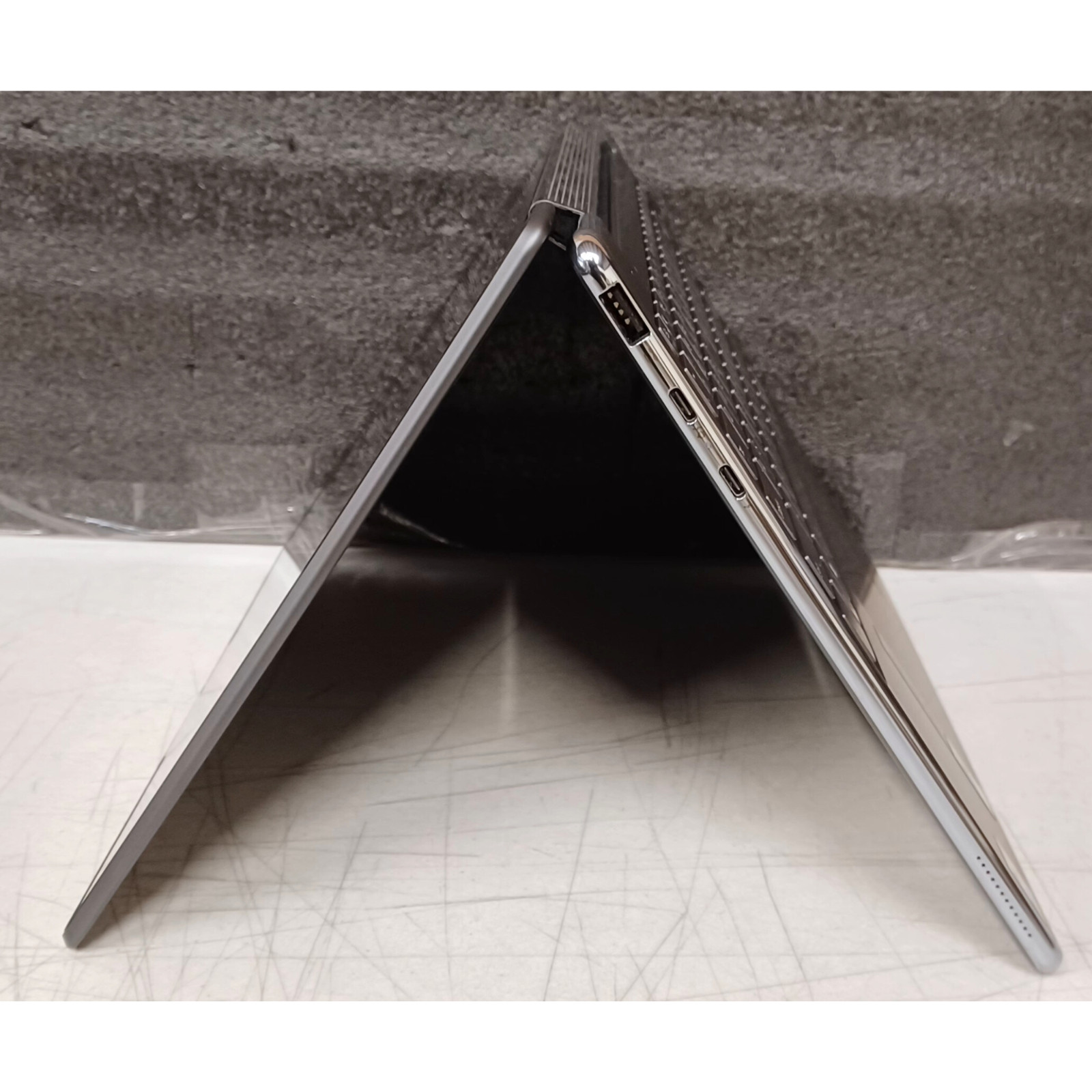 Lenovo Yoga 9i 14″ FHD (1920×1200) i7-1260P 16GB DDR5 512GB SSD Win 11 Home