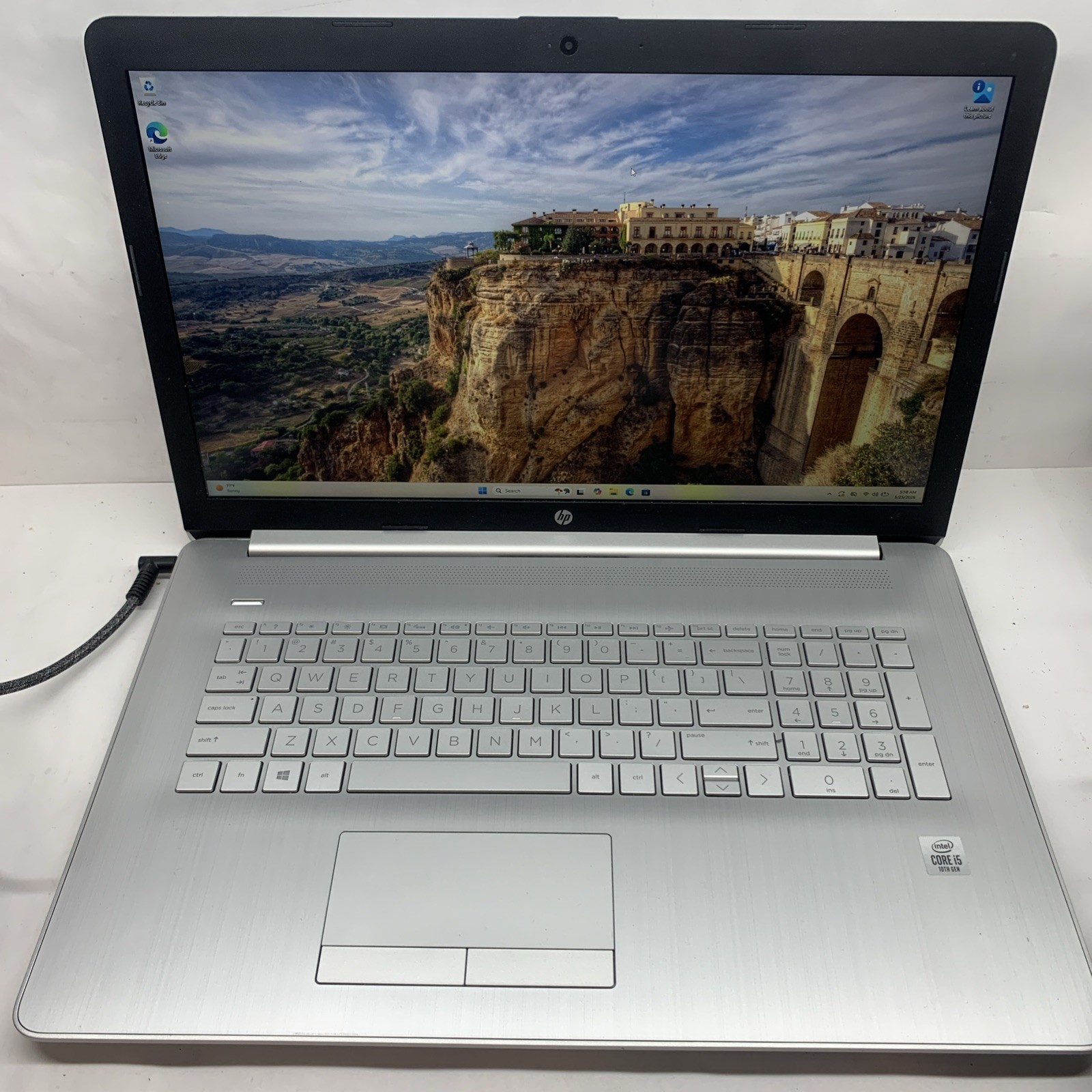 HP 17 FHD 17.3″ Core i5-1035G1 12GB RAM 1TB HDD UHD Graphics Win 11 DVD RW
