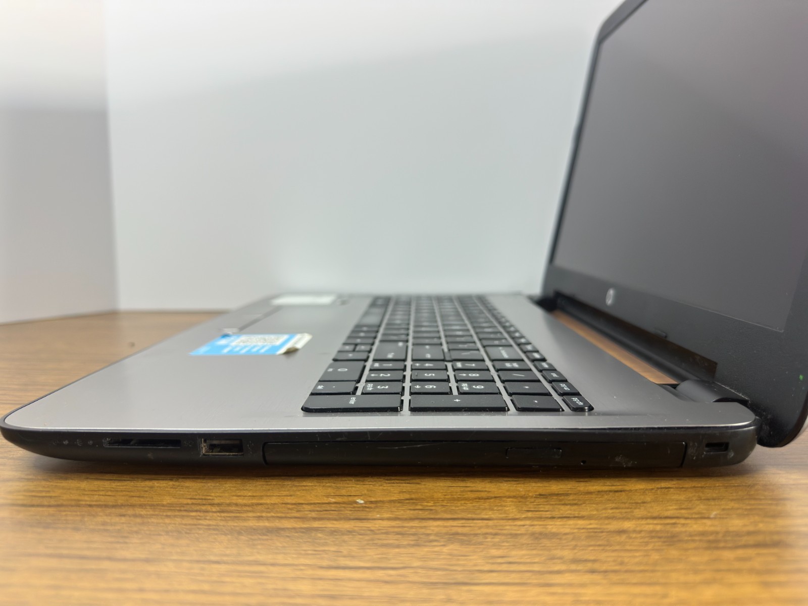 HP NoteBook 15-ay127cl | 15.6″ | i5-7200U 2.5GHz | 12GB RAM | 120GB SSD | *READ*