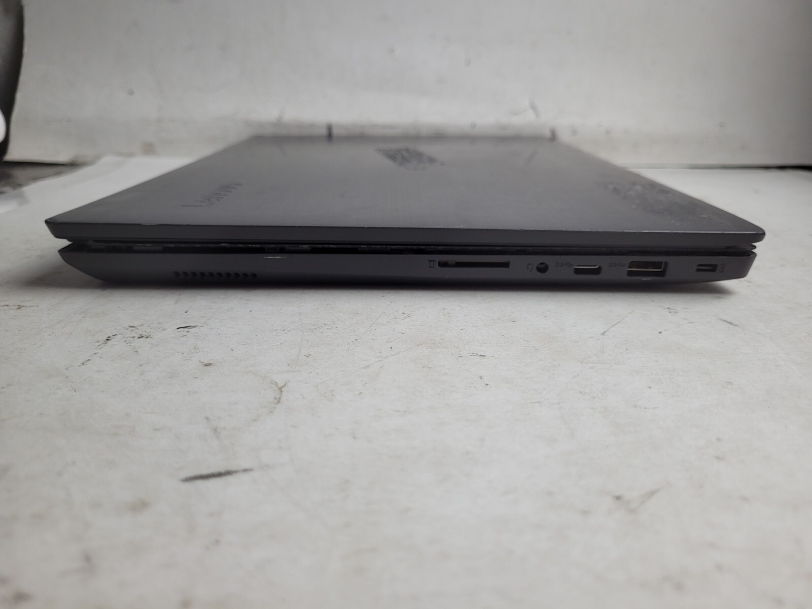 Lenovo V330-14ARR w/AMD Ryzen 3 2200U, 4GB RAM, 14″ Laptop for Parts #2426