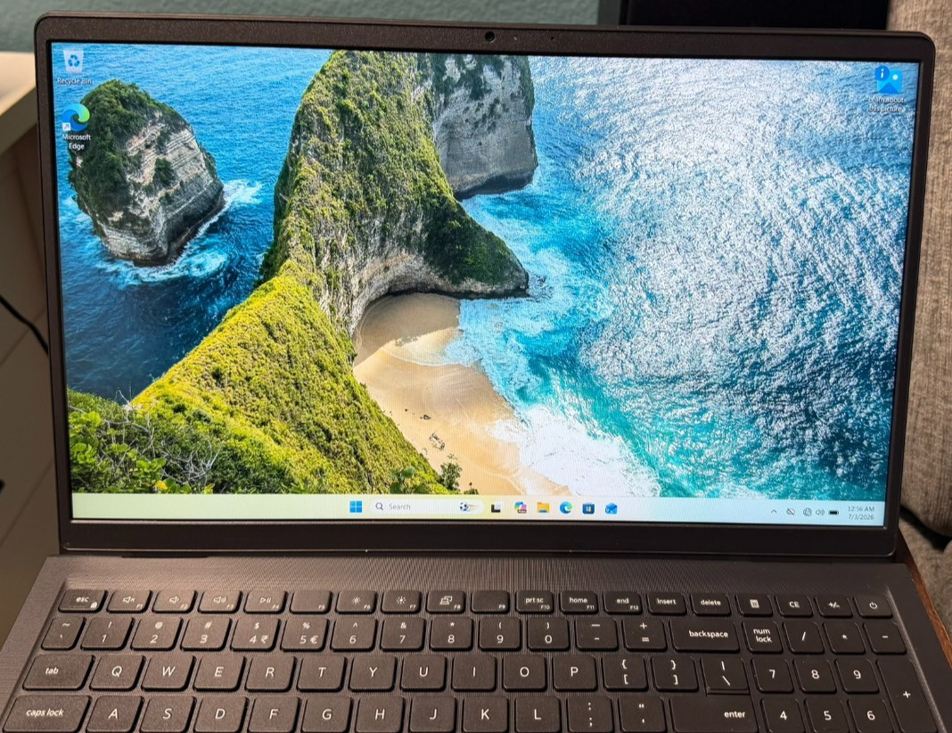 Dell Vostro 15 3520 Laptop i5-1334U 32GB RAM 1TB NVMe Windows 11 Pro w/Charger