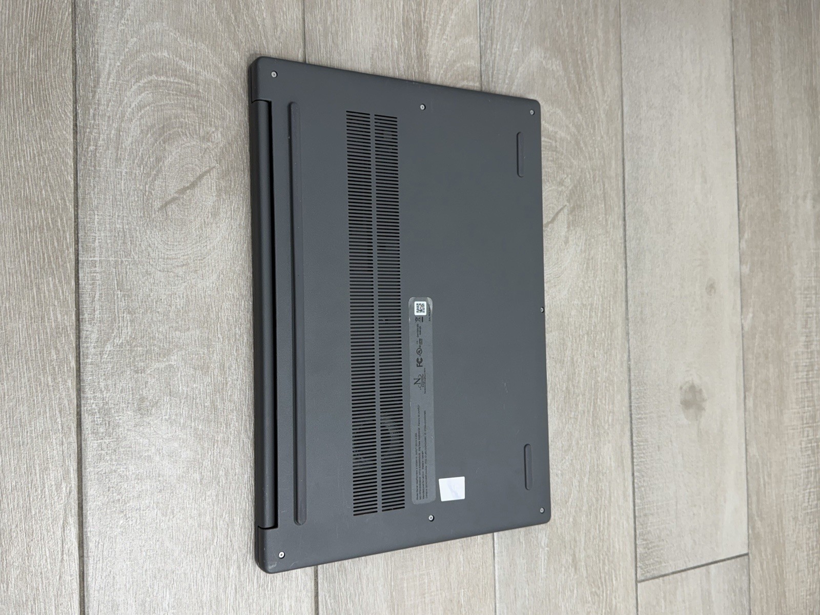 IdeaPad Slim 3 15Q8X10 15″ WUXGA Snapdragon X 16GB RAM 512GB NVMe Win-11