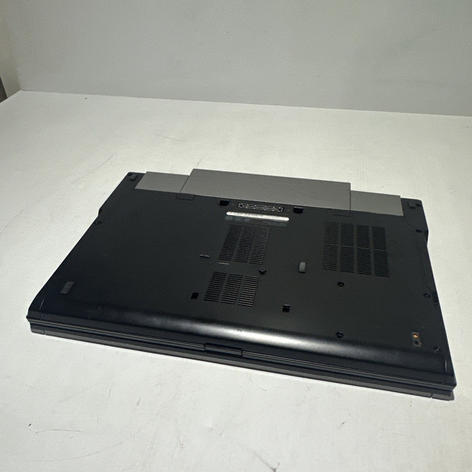 Dell Latitude E6510 15″ Laptop i5 M560 4gb No Drives Boots Bios