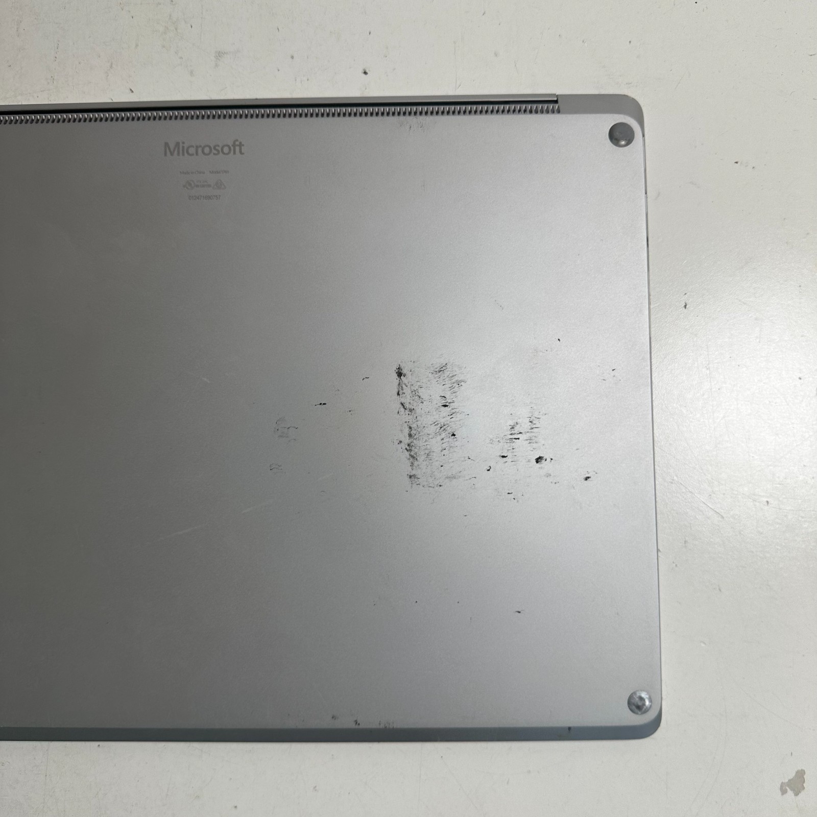 Microsoft Surface 2 1769 13.5″ PixelSense Touchscreen Display Laptop – for Parts