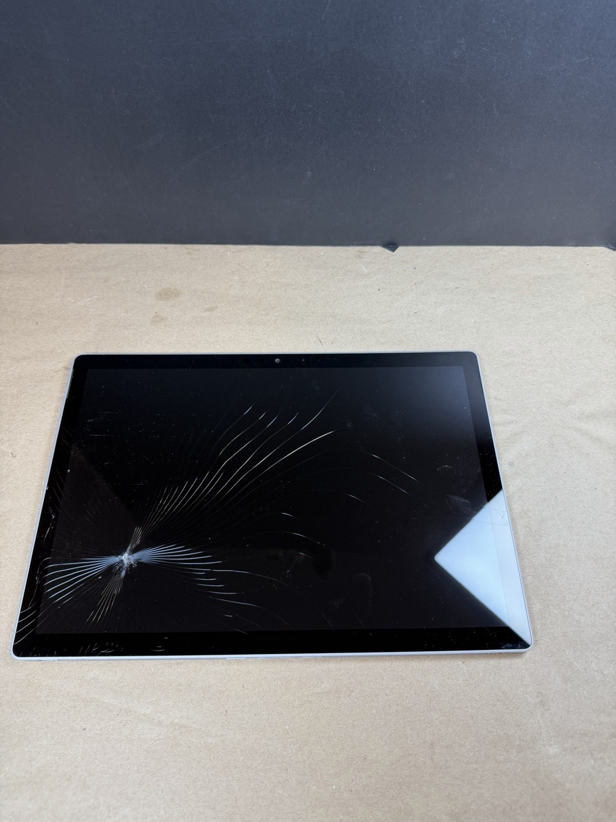 Microsoft Surface Book 2 1832 Monitor Only Works should beat the monitor