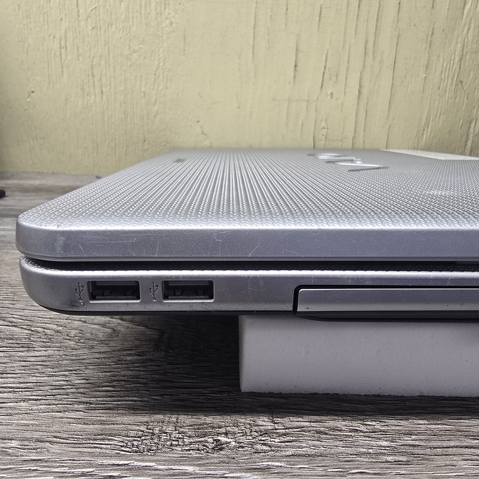 Sony VAIO Notebook PC VGN-NS110E 15.4 AMD Athlon 64 X2 2GB No Charger