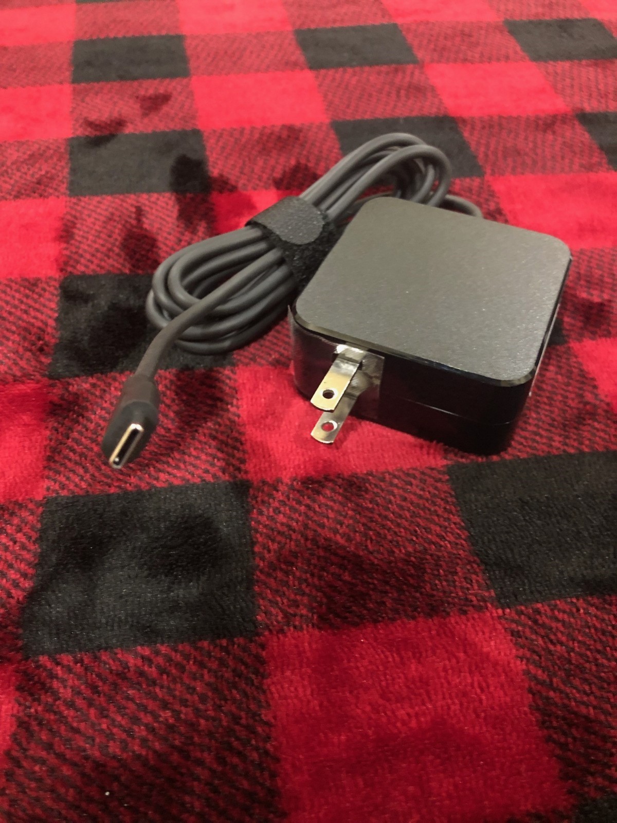 Starter CB Laptop 4GB Includes: Logitech wireless mouse & 6ft charging cord