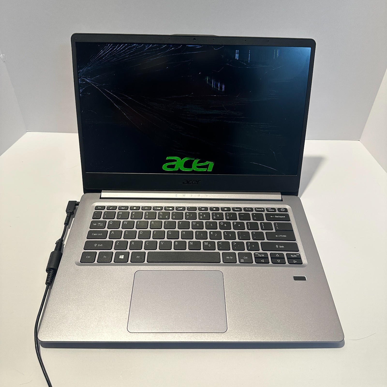 Acer Swift 1 Model: 20H2. SF114-34-P8JE Windows Laptop Parts or Rebuild. READ