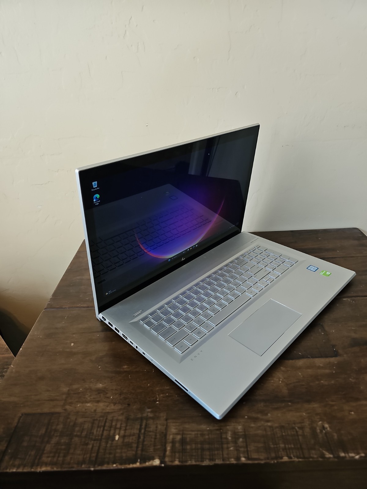HP Envy 17T-BW000 17.3″ i7-8550U 1.9GHz 12GB RAM 756GB SSD+HDD GeForce MX150