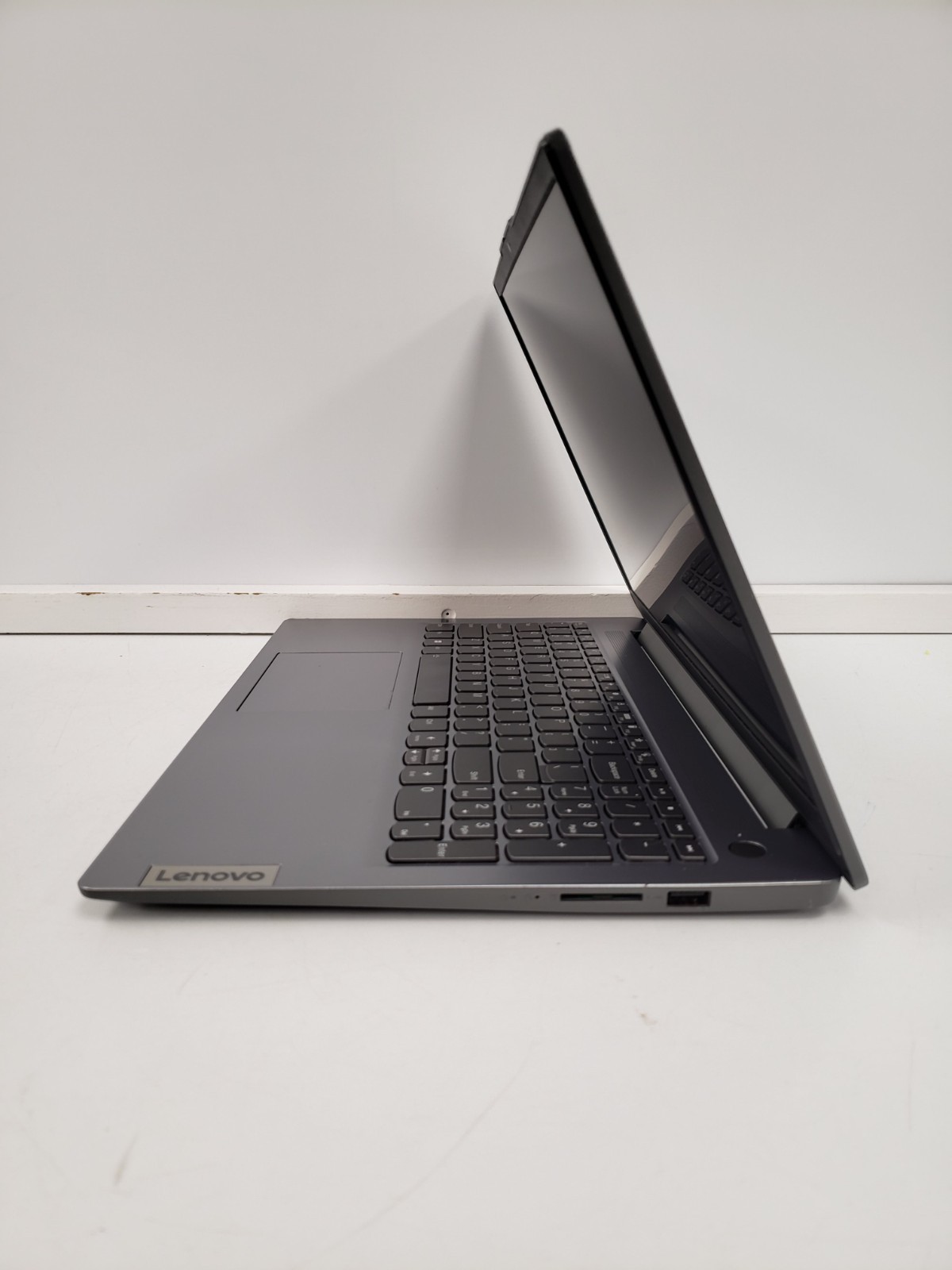 (89928-1) Lenovo IdeaPad Slim 3 15ABR8 Laptop