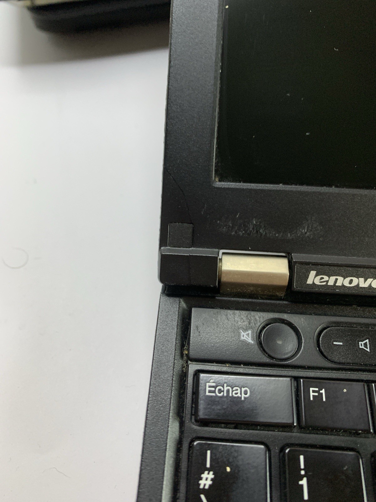 Lenovo ThinkPad X230 – I5 3320m – 4GB DDR3 – NO HDD/NO SDS – NO OS – NO AC