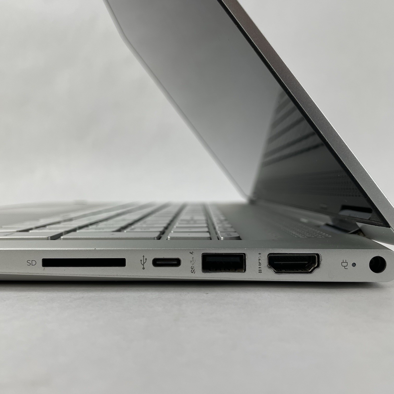 HP Envy x360 15-aq267cl 15.6″ i7-8550U 1.80 GHz 8 GB RAM No SSD/OS/AC