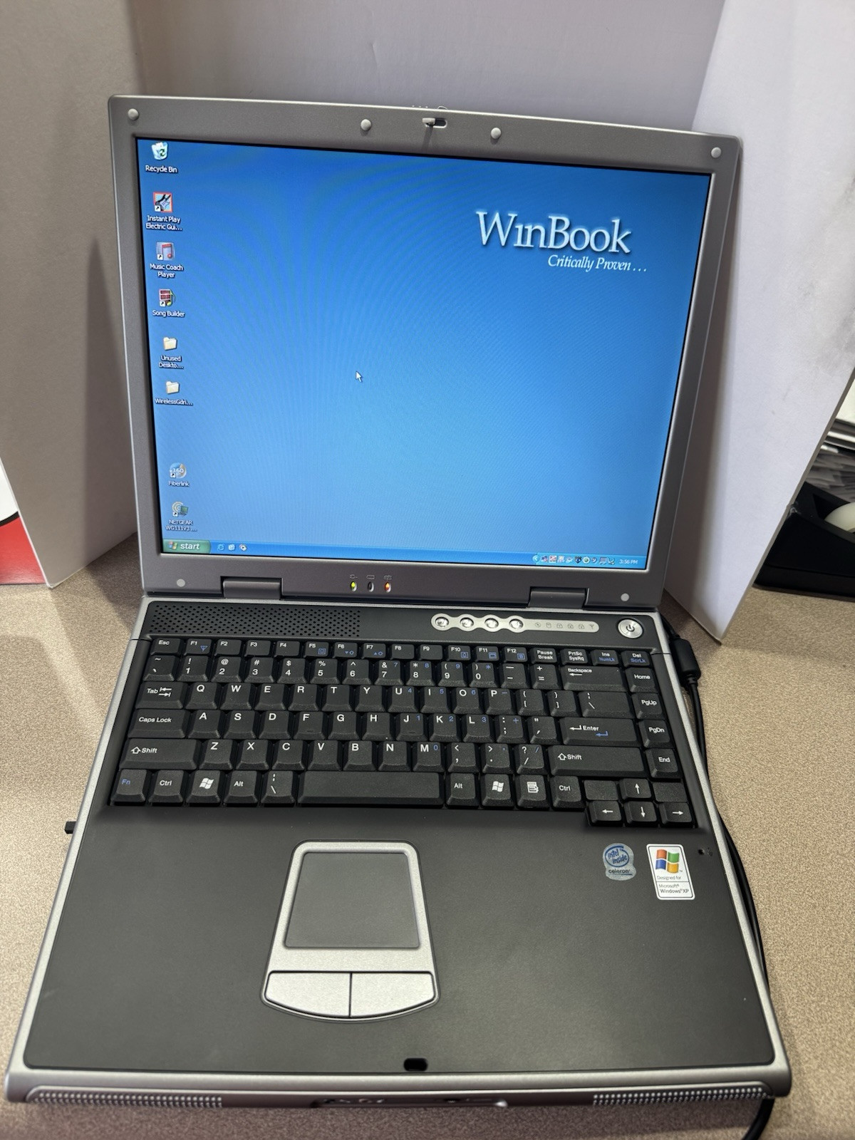 WinBook 8020 Laptop RARE Very Good OEM Windows XP CS1R