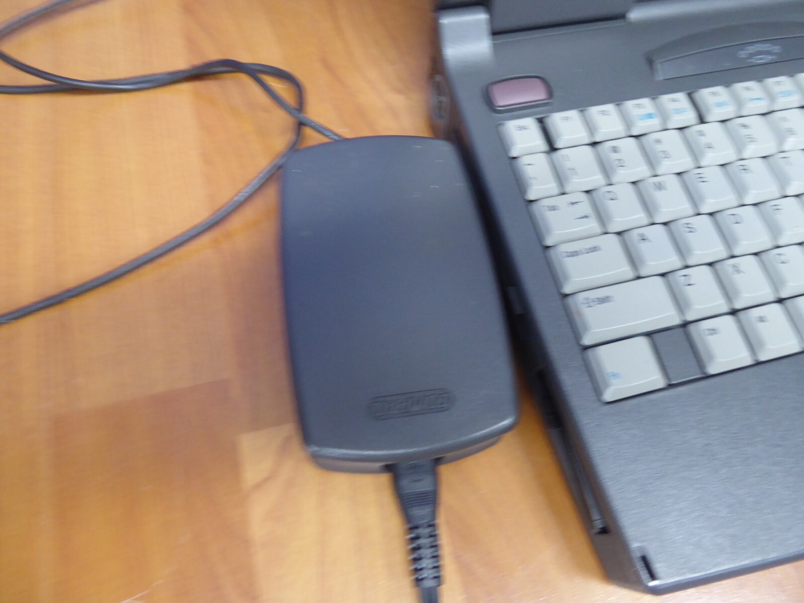 COMPAQ CONTURA 400CX 8.5″ VINTAGE PC LAPTOP w/ P/A SOLD AS-IS TO POWER ON