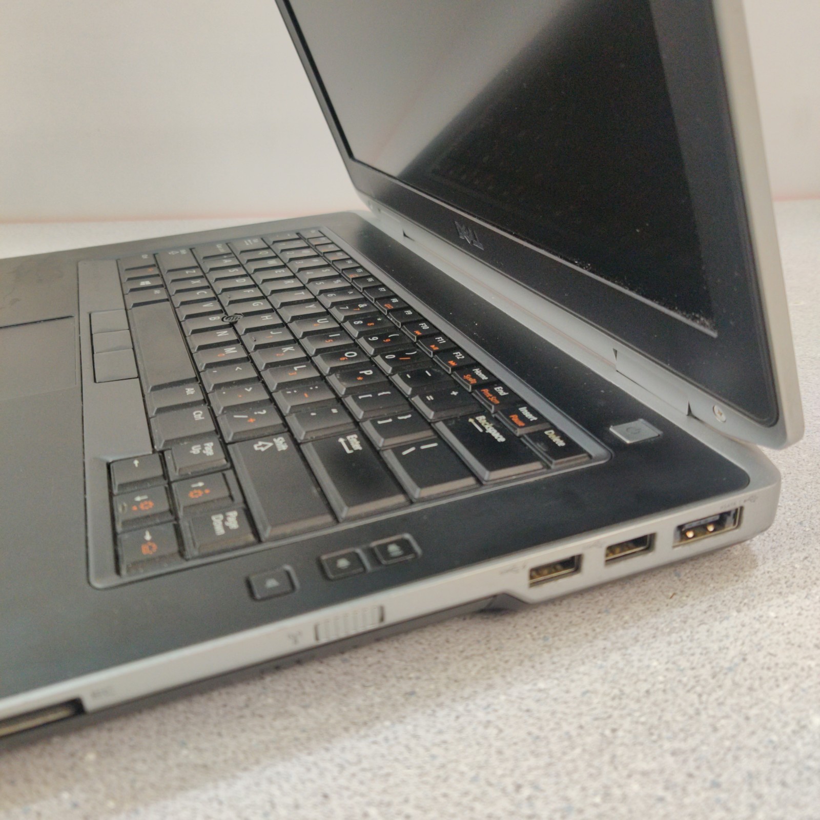 Dell Latitude E6430 14″ i7-3320M 2.60GHz 4GB RAM NO HDD/OS/BATTERY/AC ADAPTER