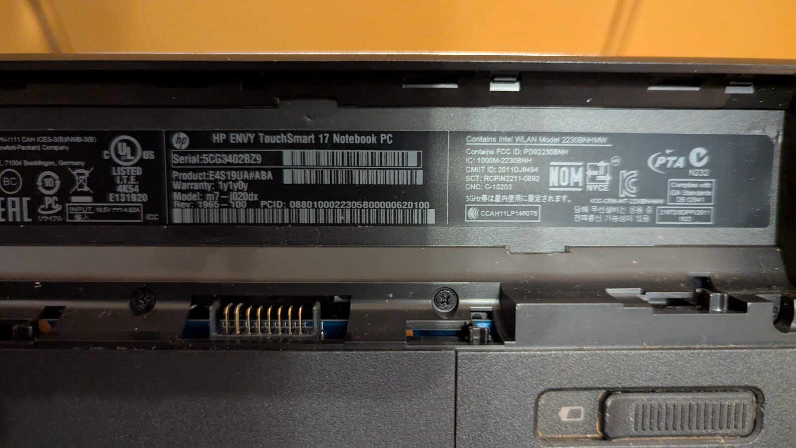 HP ENVY 17″ Laptop 8G 1TB i7-4700MQ – Touch Beats WORKS – Issue is Broken Hinges