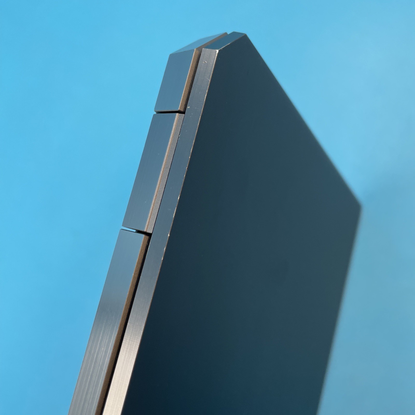 HP ZBook Studio G5 | i7-8850H | 8GB RAM | NO SSD | P1000 | NO OS | 69% BATT