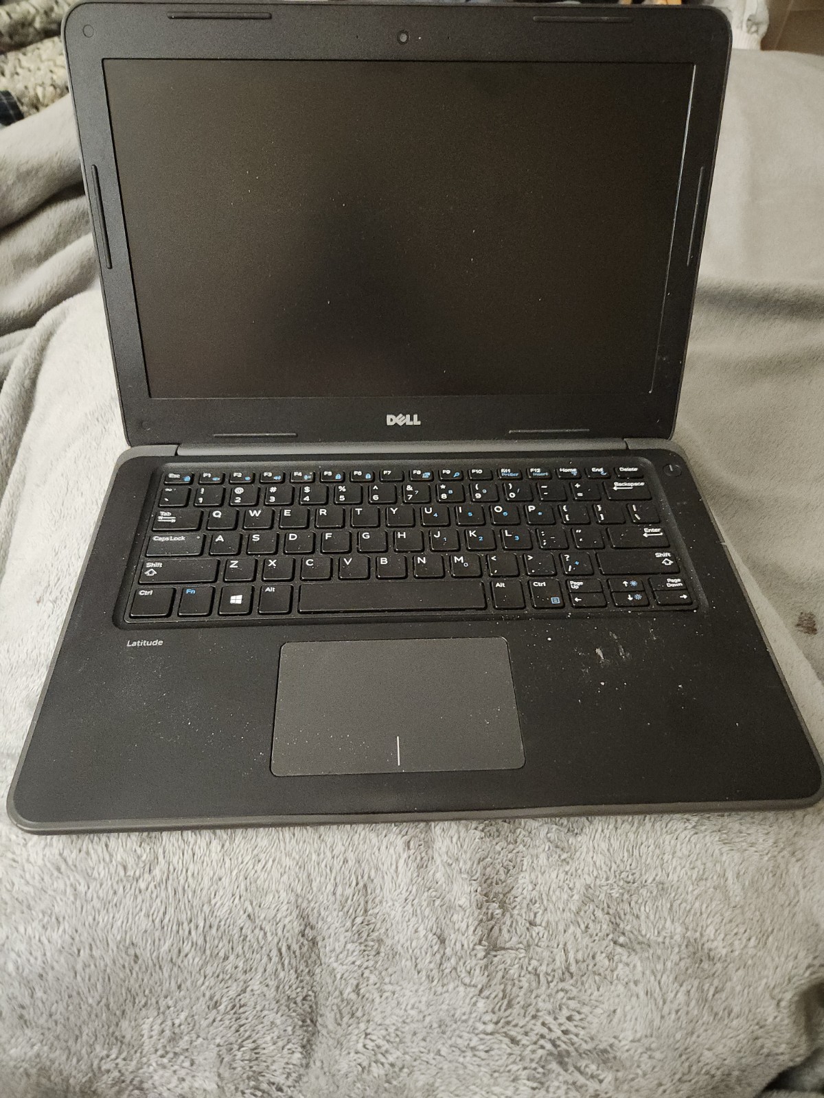 Dell Latitude 3380 13.3 inch (128GB, Intel Core i3 6th Gen., 2GHz, 4GB)…