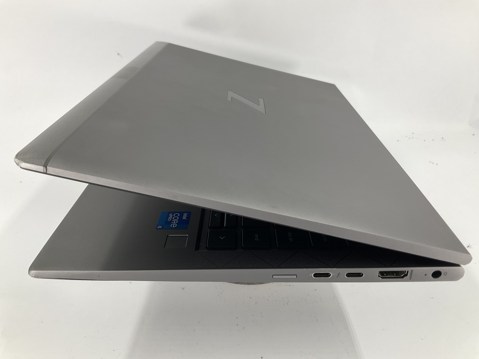 HP ZBook Firefly 14 G8 14″ Core i5-1145G7 256GB 16GB B Win 11 Pro T500