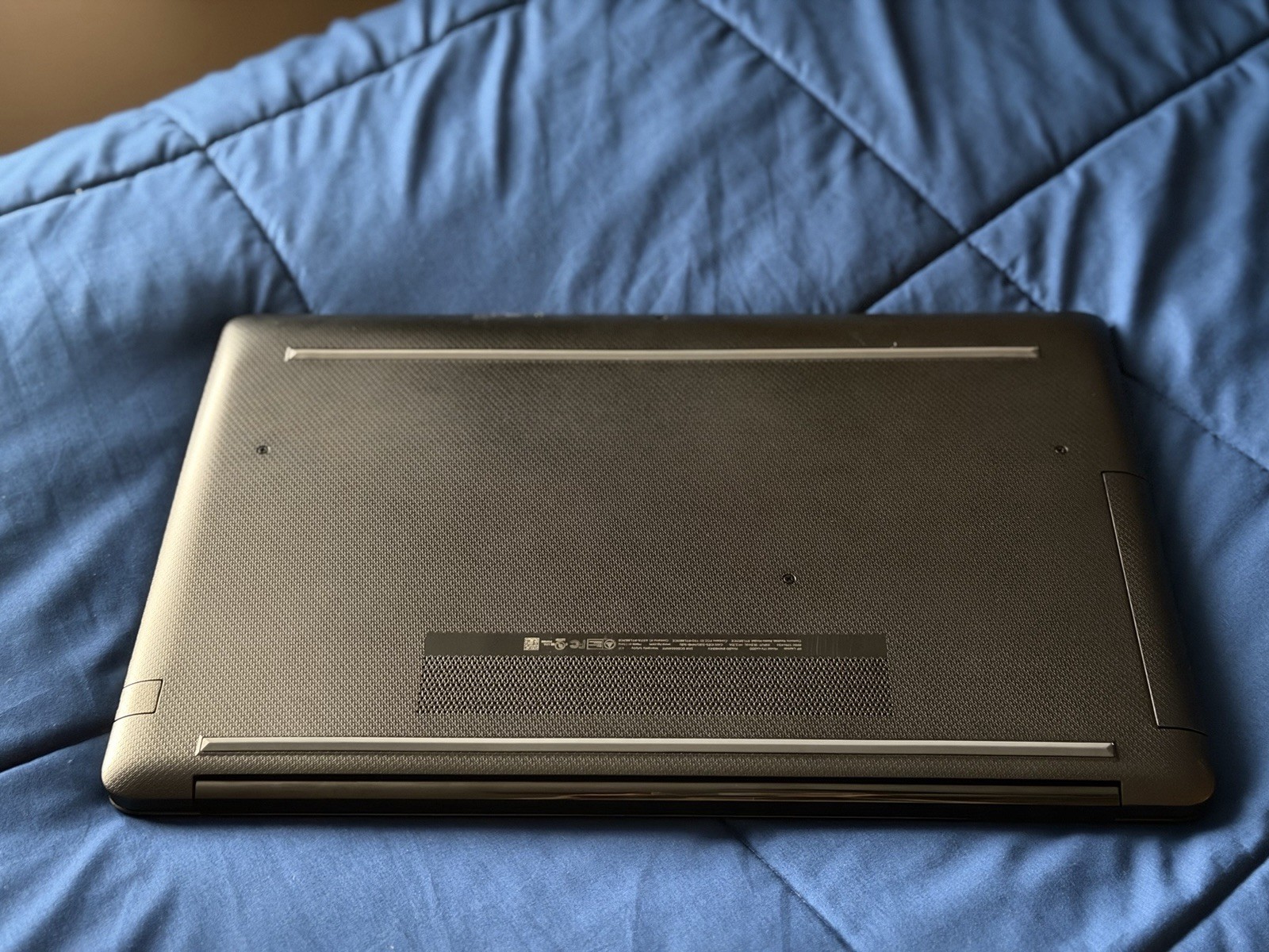 HP 17z-ca200 laptop 2tb Of Storage & AMD Athlon gold chip