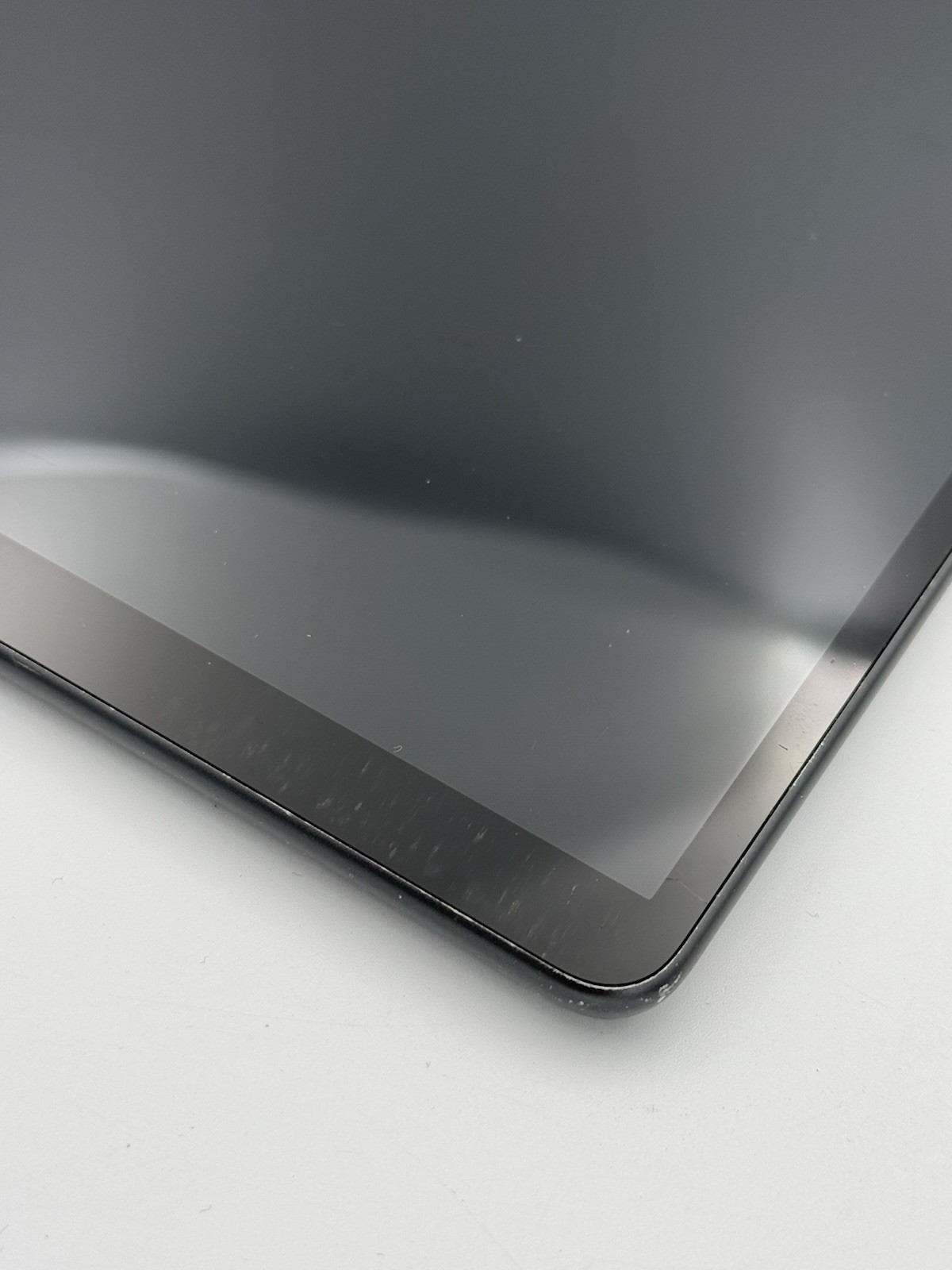 Microsoft Surface Pro 8 13” – i5 11th Gen | 8GB RAM | 256GB SSD (READ) – 31C