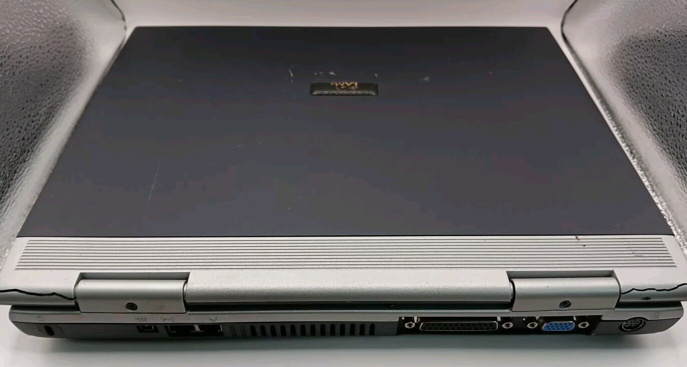 LAM ACY23 Vintage Laptop 15″ Intel Pentium 3 1.20GHz/896MB/1.44/DVD/No Cord/HD
