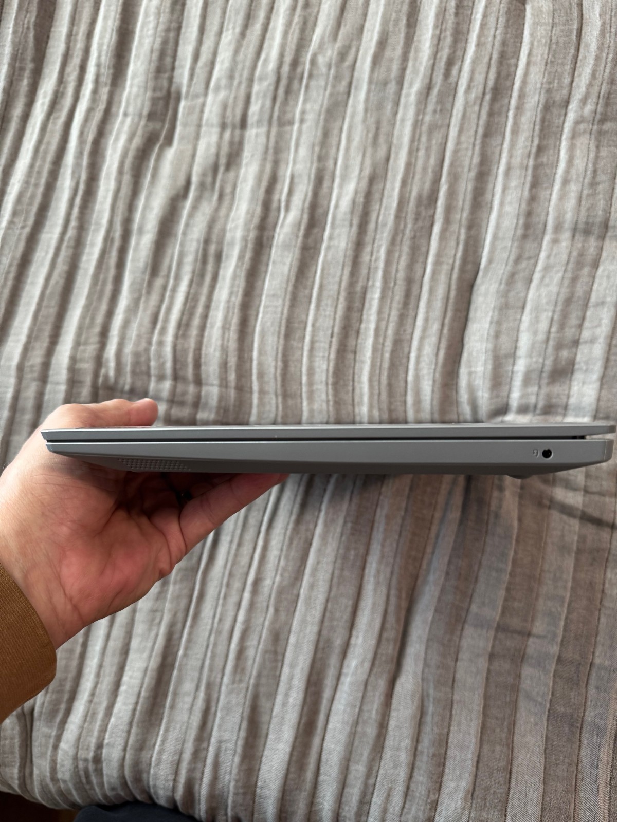 Lenovo IdeaPad 14″ (64GB,AMD A6,1.6 GHz,4GB RAM) Laptop – Platinum Grey