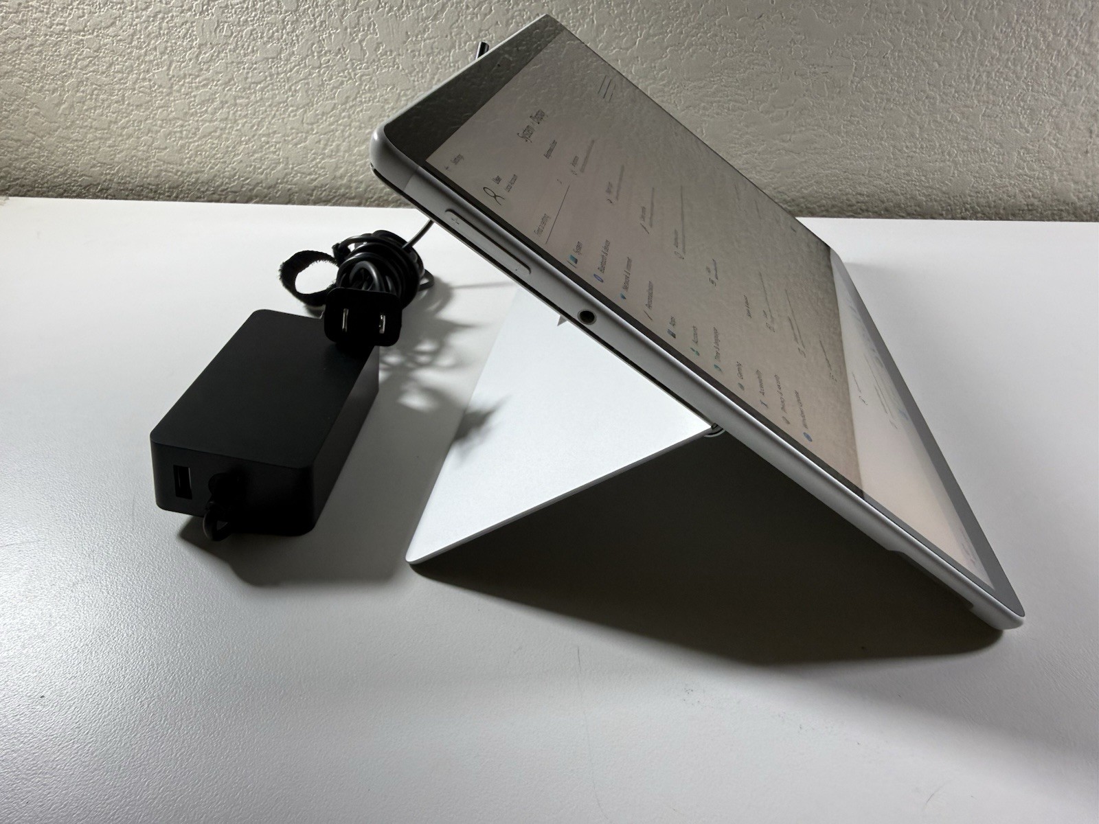 Microsoft Surface Pro 8 (1982) i5-1145G7 – 16GB RAM – 256GB 120Hz – Win 11 Pro