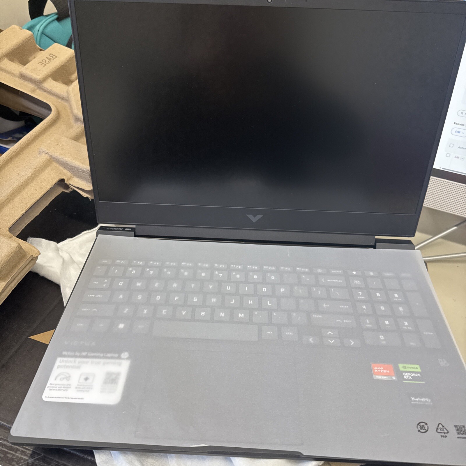 HP Victus 16-s0001nr – 16.1″ Display, Ryzen 5-7640HS, 16GB RAM, 512GB SSD,