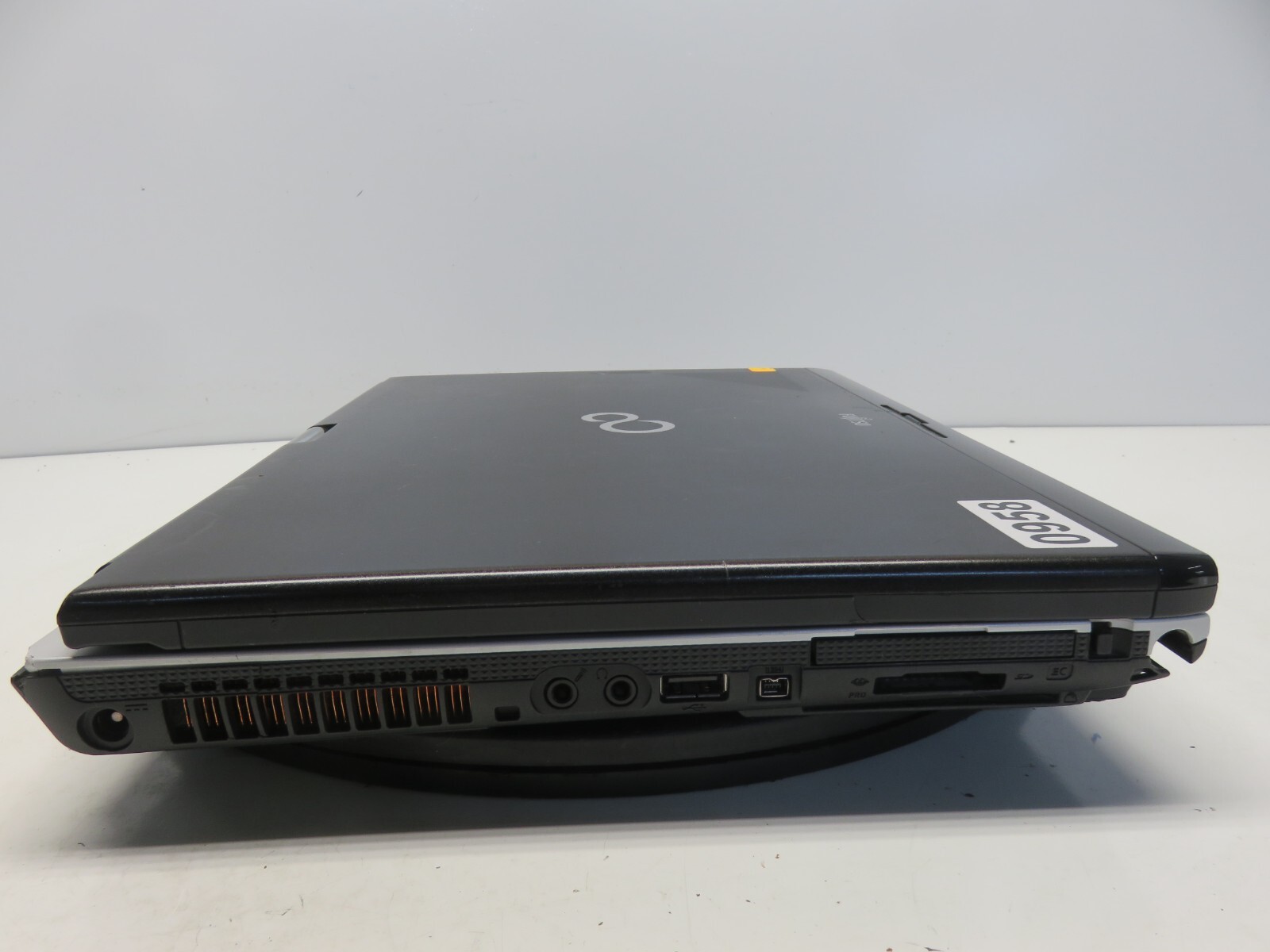 Fujitsu Lifebook T900 Intel Core i5 CPU M 520 2.40GHz 2GB NO HDD No Batt