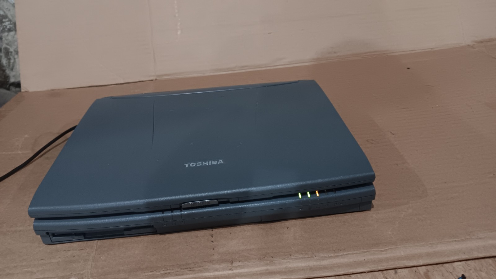 Vintage Toshiba Satellite 2545CDS Retro Laptop AMD K6-2 processor 333 MHz Parts