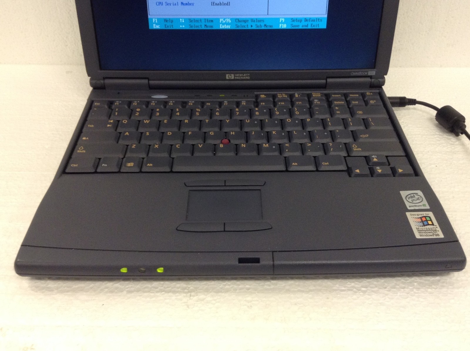 Vintage HP OmniBook 900 Laptop Pentium III 500MHz 13.6″ w/64MB Ram, WORKING