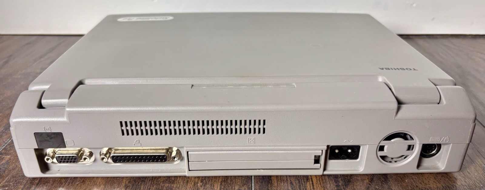 Vintage Toshiba Satellite Pro 430CDT Pentium 120MHz/1.26GB Processor TESTED/READ