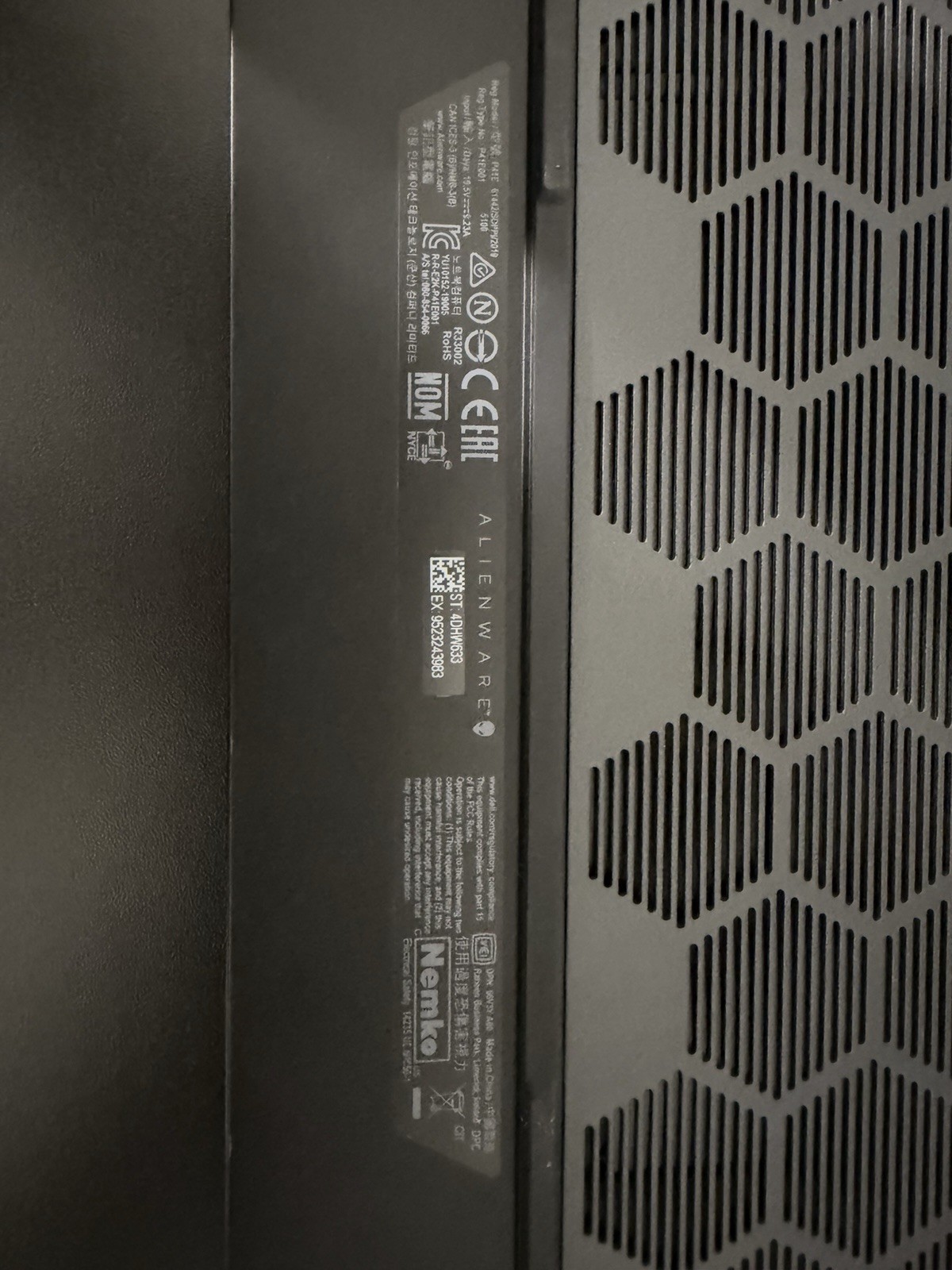 Alienware M17 R2 17.3″ i7-9750H 2.6GHz 16GB RAM 256GB SSD GeForce RTX 2070 Max-Q