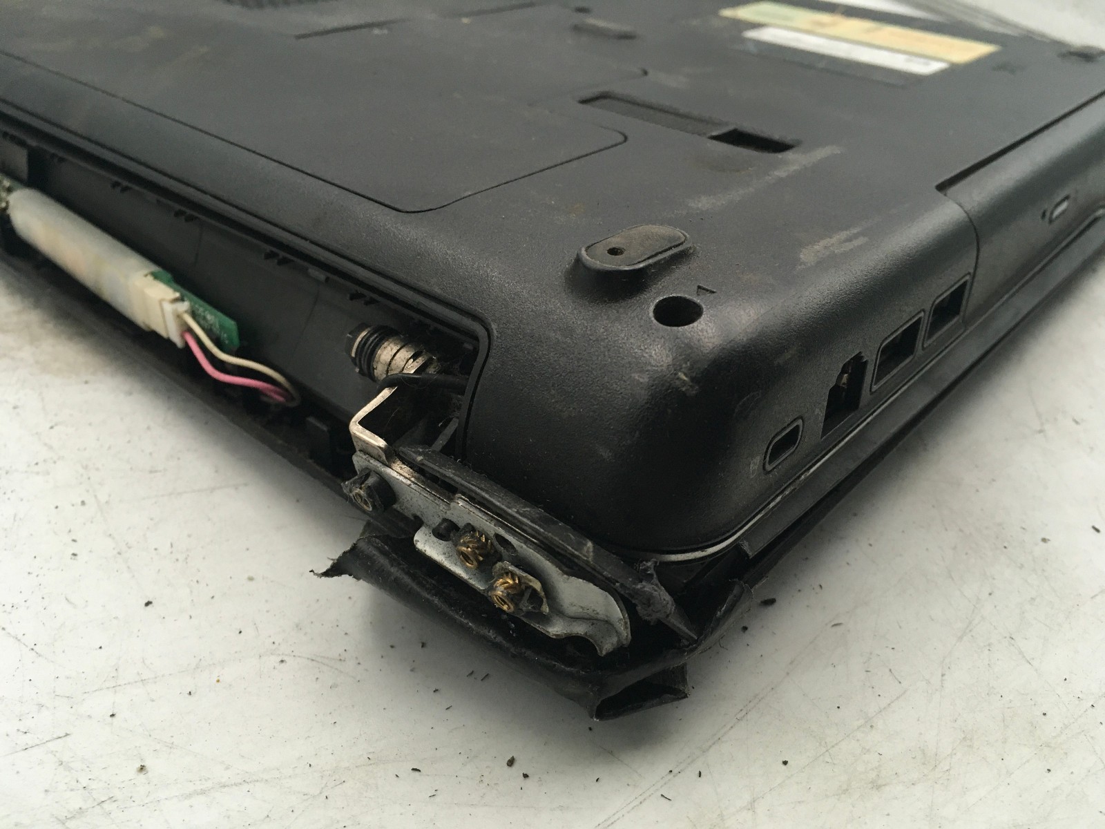 HP COMPAQ PRESARIO CQ50 – BOOTS TO BIOS – INTEL PENTIUM T3200 – 3GB RAM -READ-BB