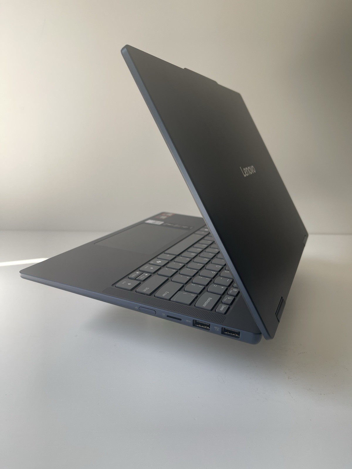Lenovo Ideapad 5 2-in-1 14″ Ryzen Ai 7 350 16GB 1TB SSD Windows 11 Touch + pen