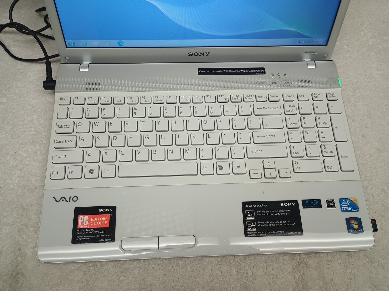 Sony Vaio VPCEB45FX Intel Core i3-380M 2.53GHz 4 GB 320Gb HDD Windows 7